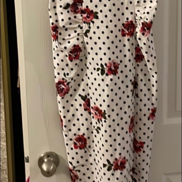 Stop Staring -White dress w/black polkadots and roses. SZ XL fits a LG or Med - Picture 6 of 7
